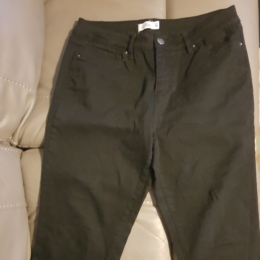 Capri pants - Royalty for me brand - Size 14